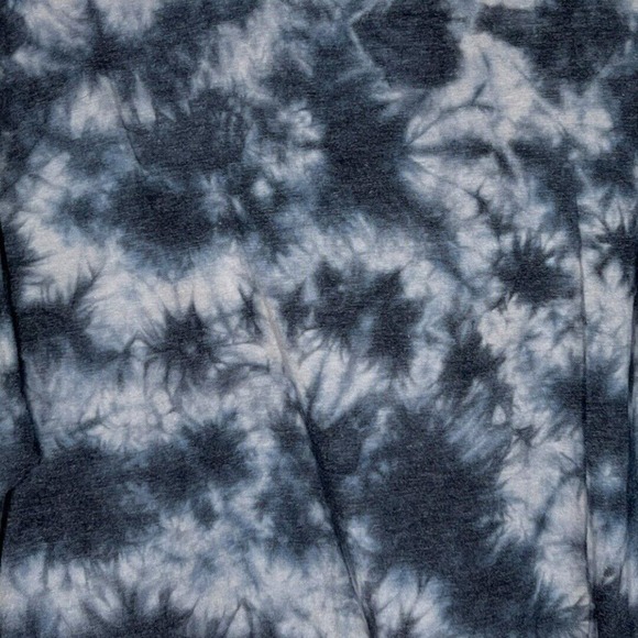 Fifth Sun Shirt Womens Small Gray Tie Dye Southwest Wolf Scene Basic Casual - Picture 4 of 5